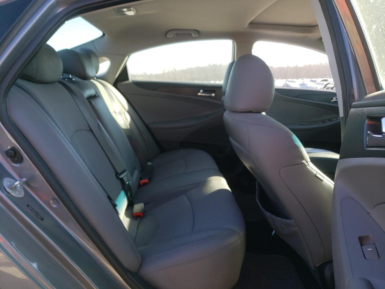 Photo 6 from auction – 2013 HYUNDAI SONATA SE with VIN 5NPEC4AC6DH736107