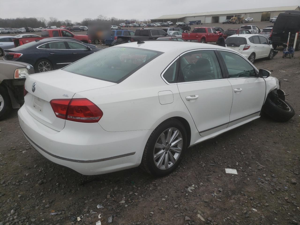 Photo 4 from auction – 2012 VOLKSWAGEN PASSAT SEL with VIN 1VWCP7A37CC021177