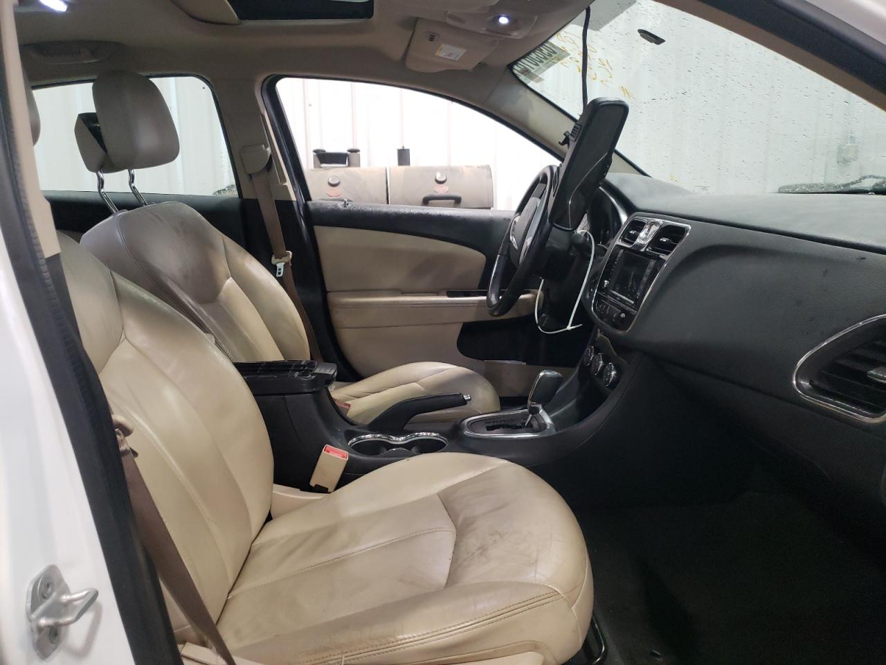 Фото 5 с аукциона – 2014 CHRYSLER 200 LIMITE с VIN 1C3CCBCG9EN135498