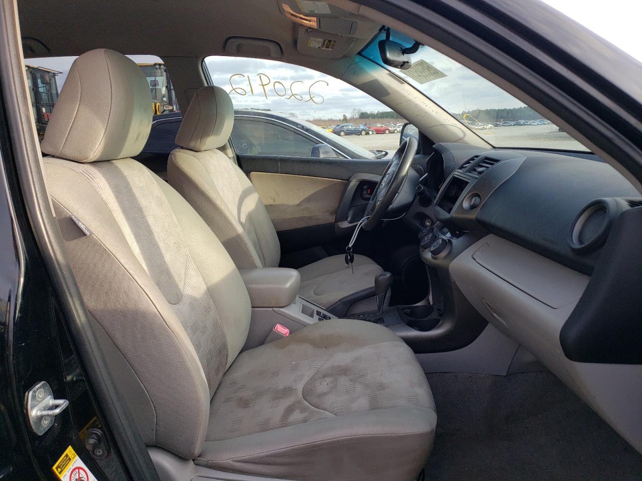 Photo 5 from auction – 2009 TOYOTA RAV4 with VIN JTMBF33V89D006974