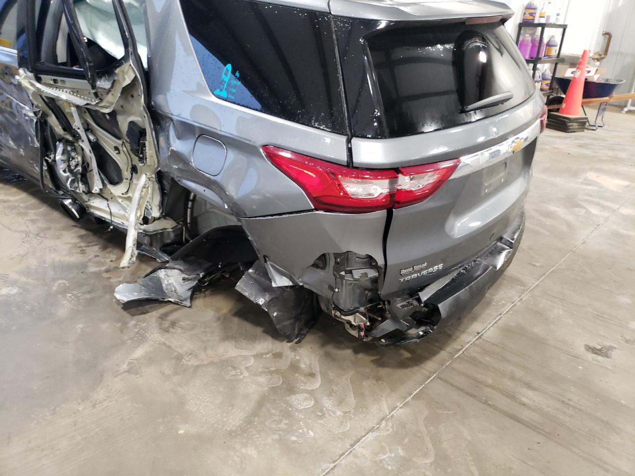 Photo 10 from auction – 2018 CHEVROLET TRAVERSE L with VIN 1GNERFKW4JJ119656