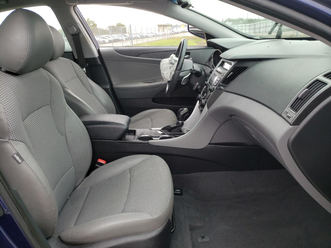 Photo 5 from auction – 2012 HYUNDAI SONATA SE with VIN 5NPEC4AC2CH429130