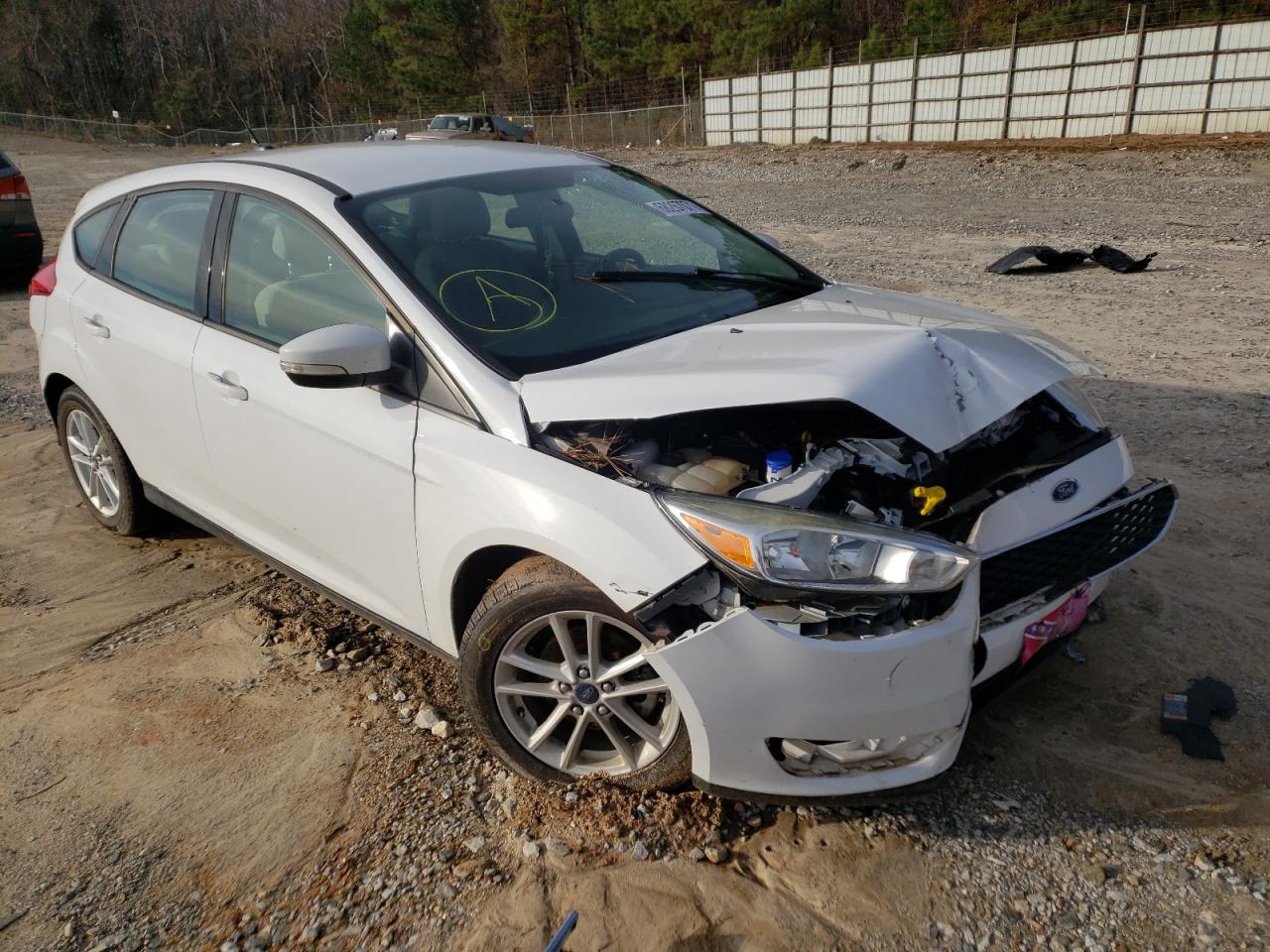 Foto 1 de la subasta – 2015 FORD FOCUS SE con VIN 1FADP3K24FL235544