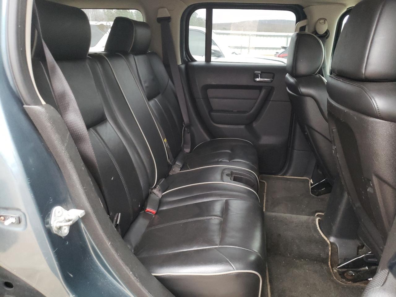 Photo 6 from auction – 2006 HUMMER H3 with VIN 5GTDN136468148230