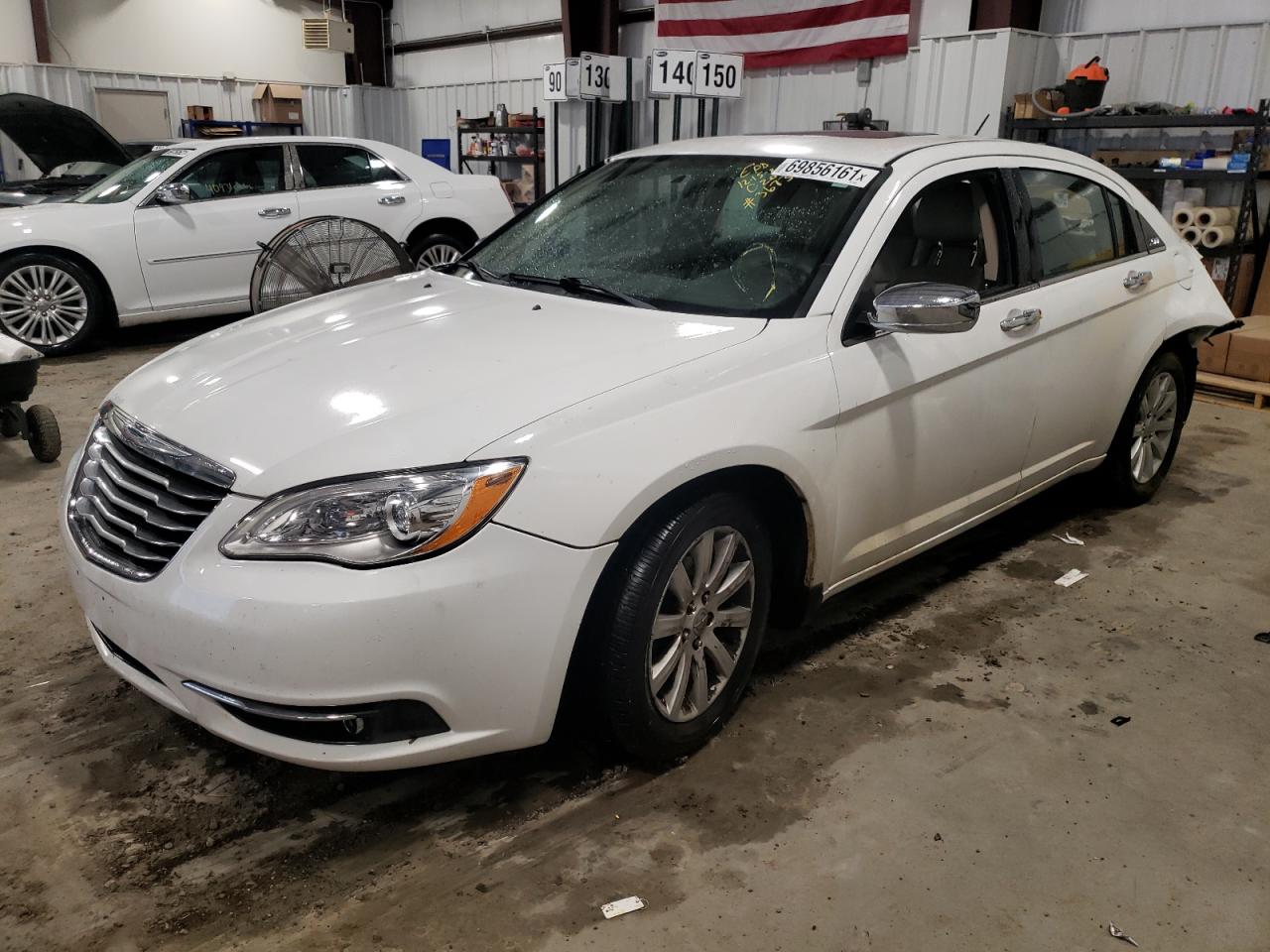 Photo 2 from auction – 2014 CHRYSLER 200 LIMITE with VIN 1C3CCBCG9EN135498