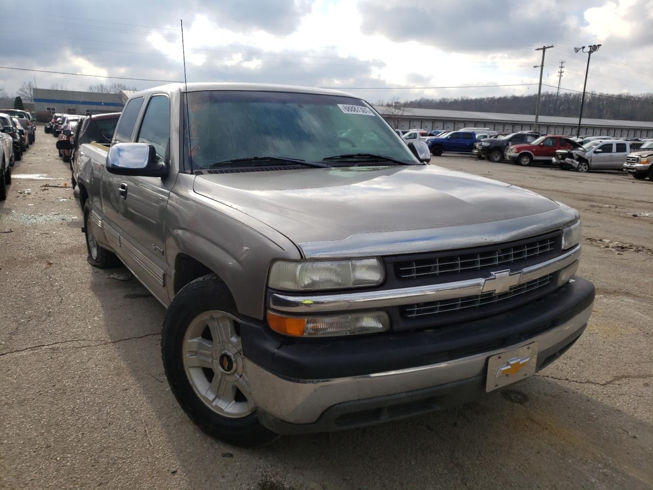 CHEVROLET SILVERADO 2002 with VIN 2GCEC19V921111185 - Photo from auction