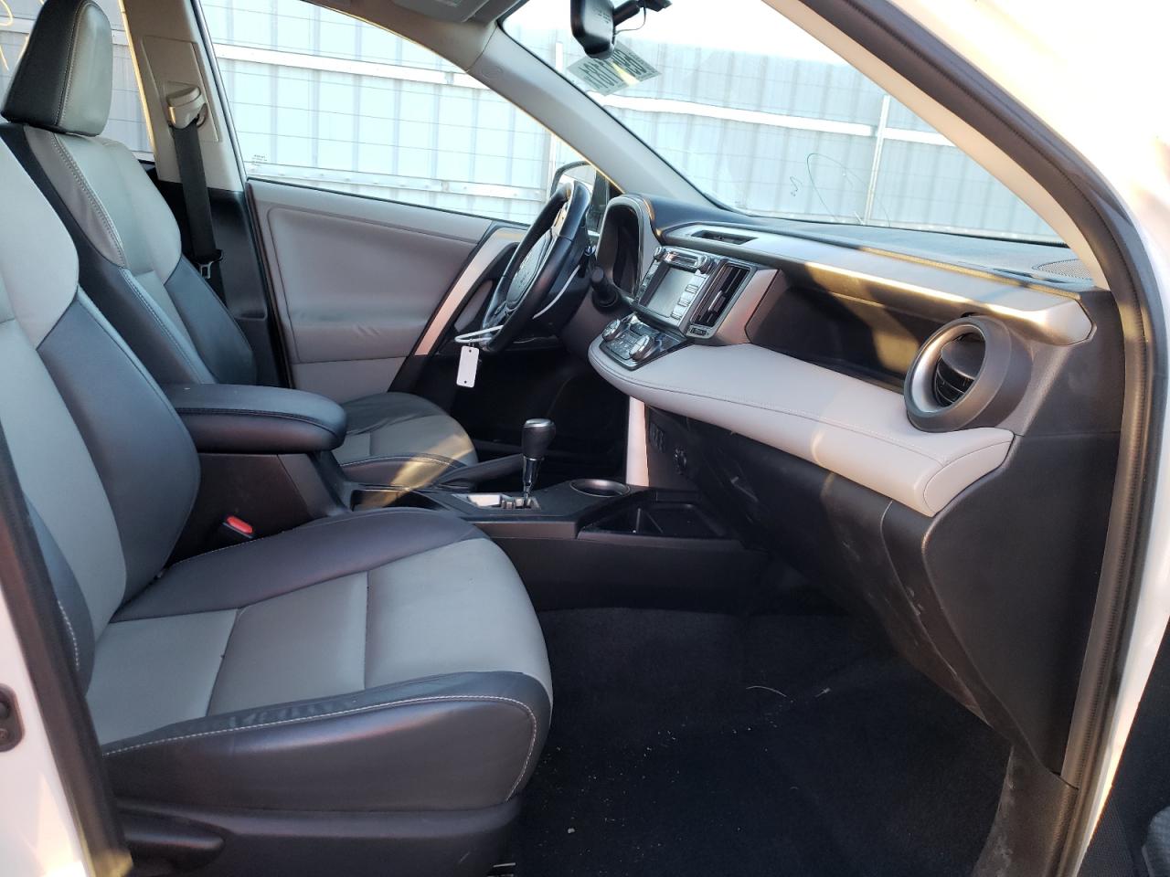 Photo 5 from auction – 2013 TOYOTA RAV4 LIMIT with VIN 2T3DFREV0DW075825