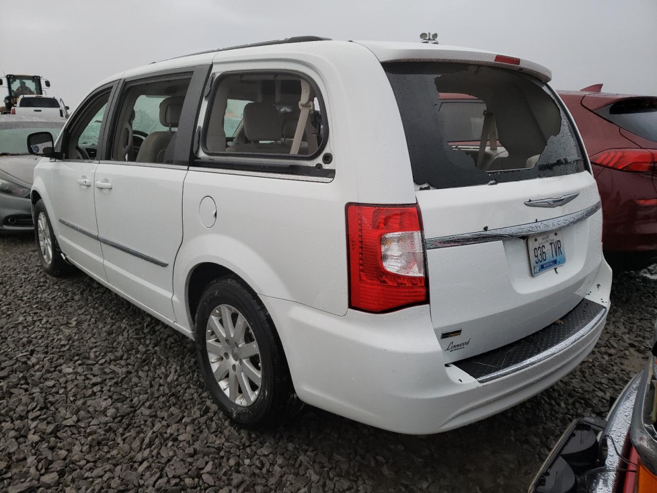 Photo 3 from auction – 2015 CHRYSLER TOWN & COU with VIN 2C4RC1BG7FR706945