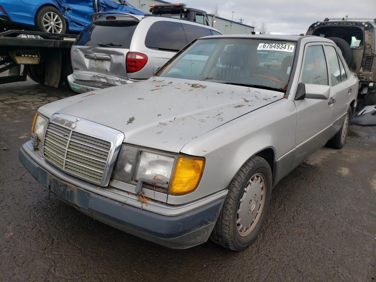 Photo 2 from auction – 1990 MERCEDES-BENZ 300 E with VIN WDBEA30D6LB121663