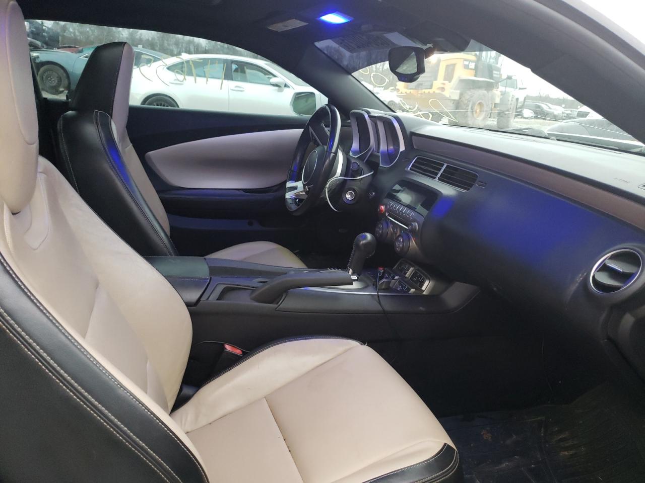 Photo 5 from auction – 2011 CHEVROLET CAMARO LT with VIN 2G1FC1ED1B9131121