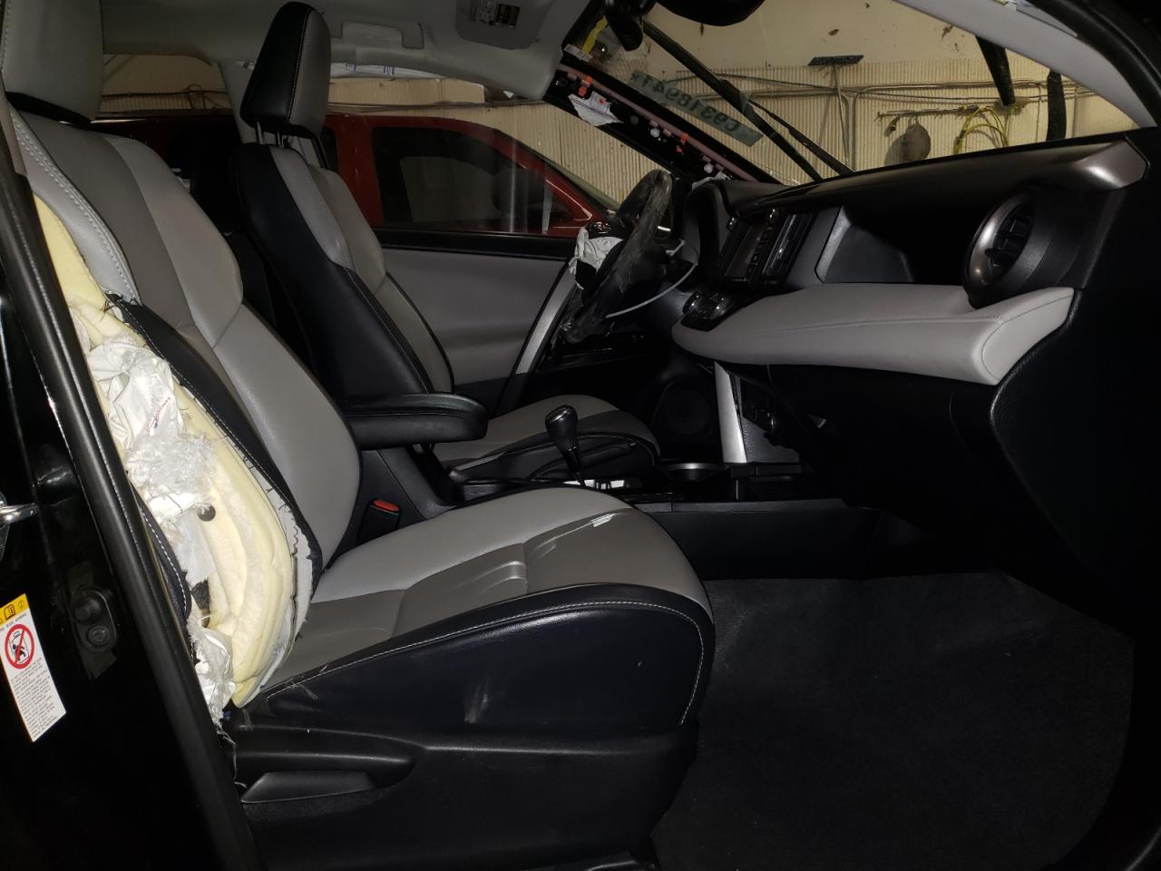 Photo 5 from auction – 2016 TOYOTA RAV4 LIMIT with VIN 2T3DFREV9GW496141