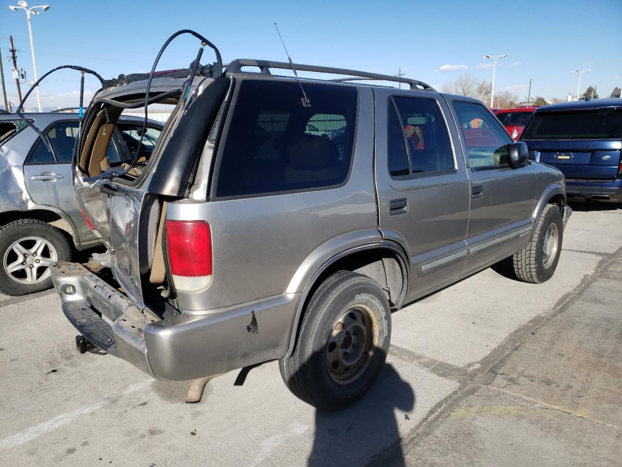Photo 4 from auction – 2001 CHEVROLET BLAZER with VIN 1GNDT13W912151222