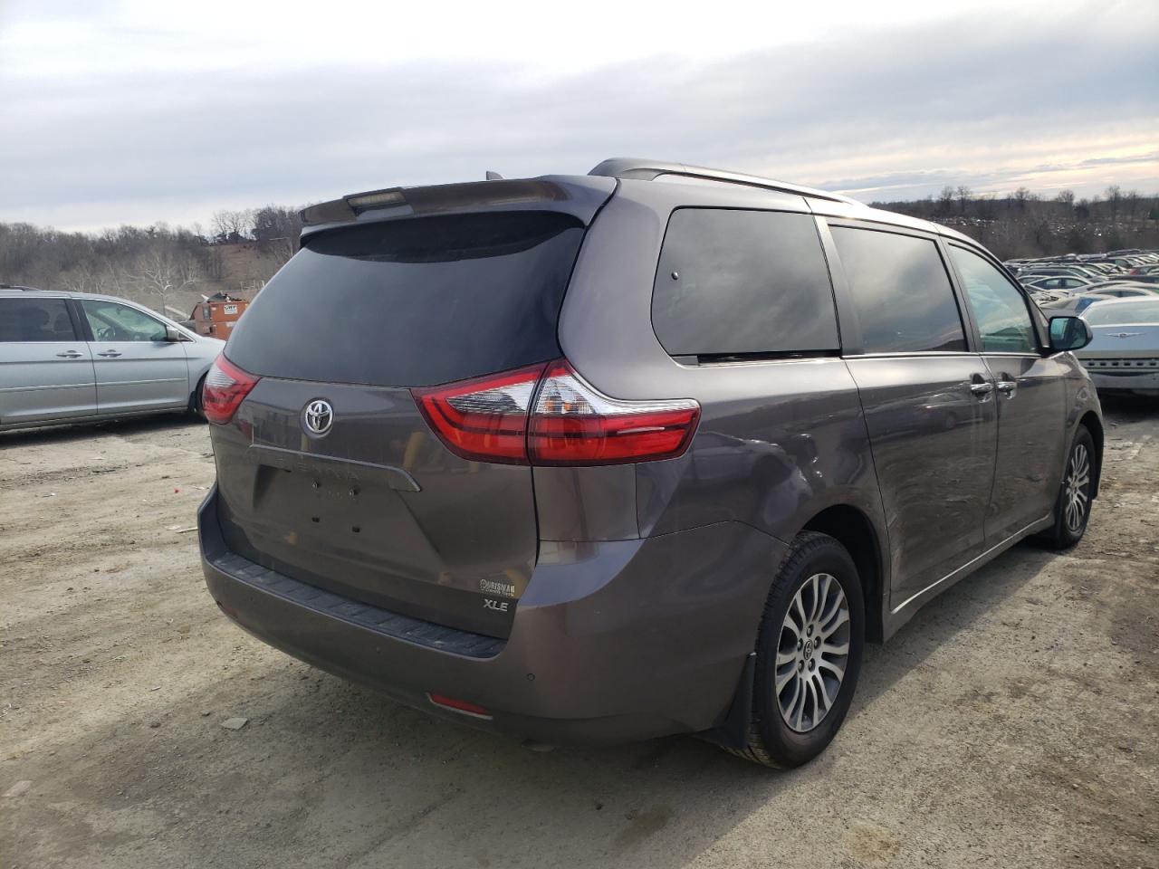Photo 4 from auction – 2020 TOYOTA SIENNA XLE with VIN 5TDYZ3DC2LS076822