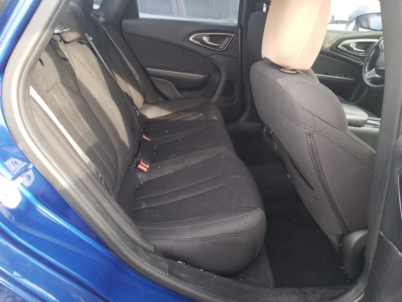 Photo 6 from auction – 2015 CHRYSLER 200 LIMITE with VIN 1C3CCCAB1FN632835
