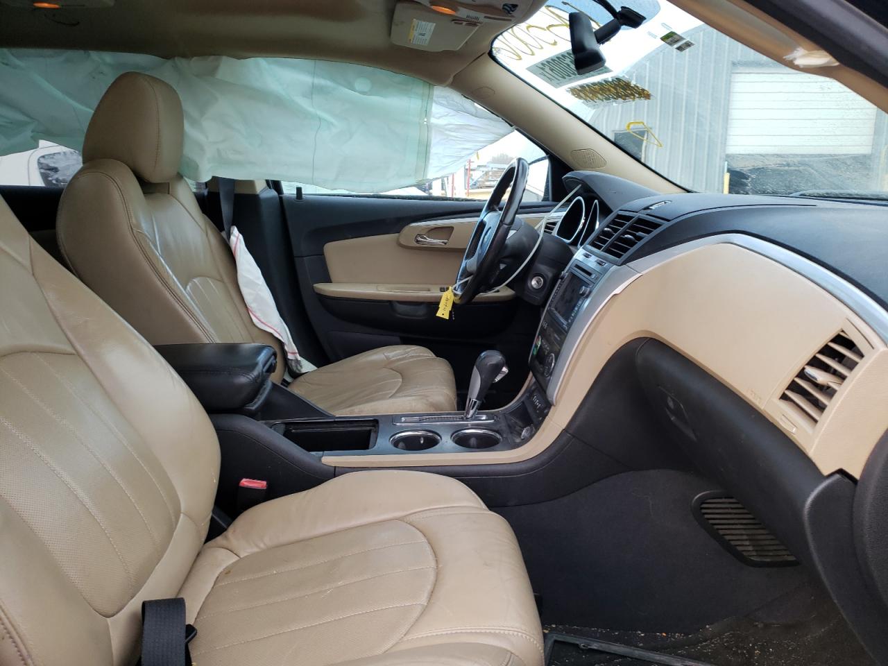 Photo 5 from auction – 2010 CHEVROLET TRAVERSE L with VIN 1GNLVHED4AS133902