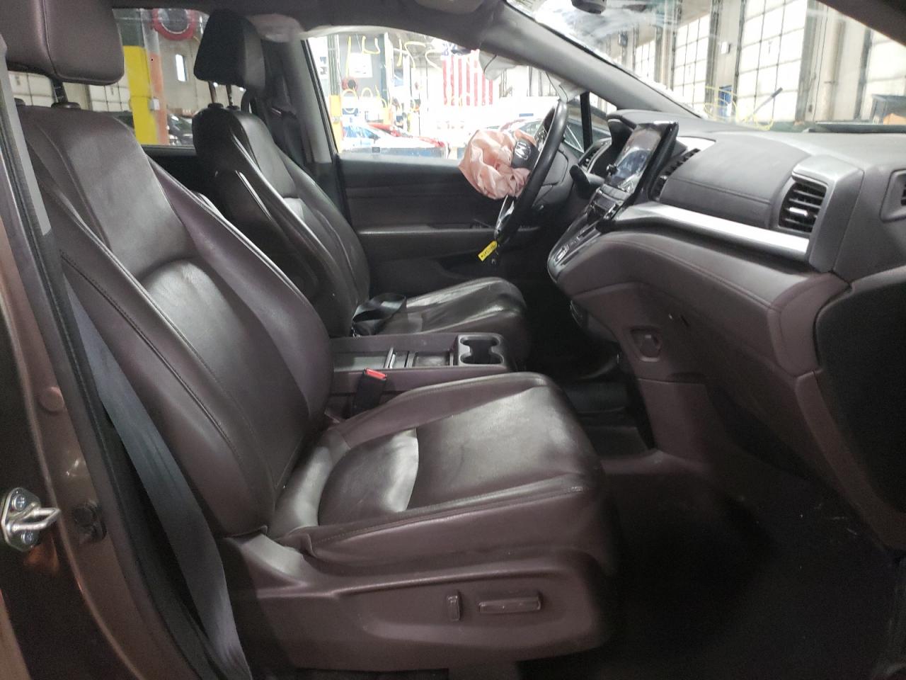 Photo 5 from auction – 2018 HONDA ODYSSEY with VIN 5FNRL6H74JB012951