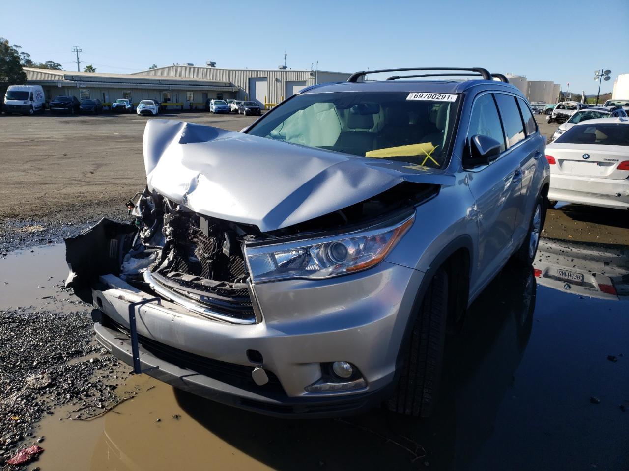 Фото 2 с аукциона – 2016 TOYOTA HIGHLANDER с VIN 5TDDKRFHXGS309771
