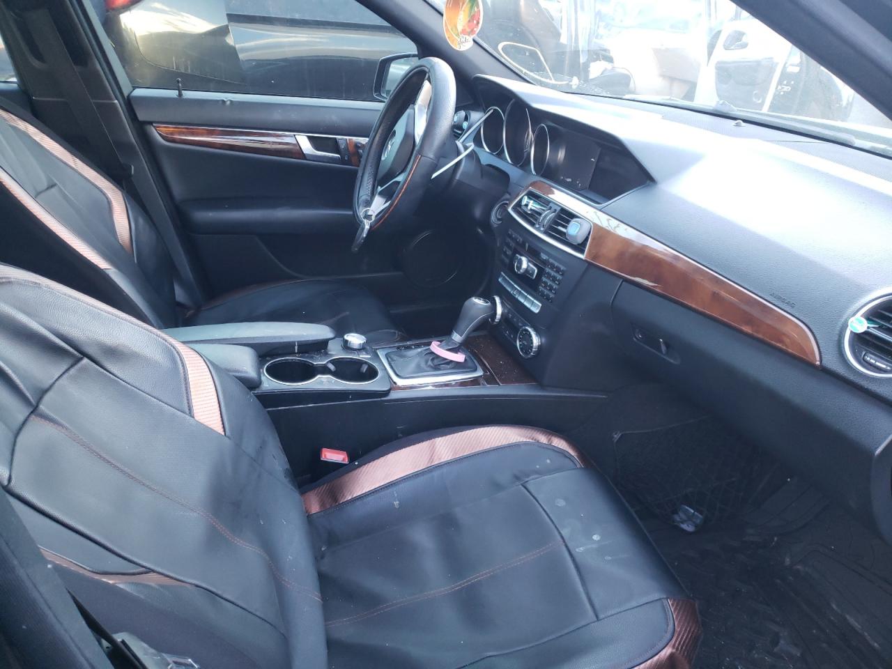 Photo 5 from auction – 2012 MERCEDES-BENZ C 300 4MAT with VIN WDDGF8BB6CA701964