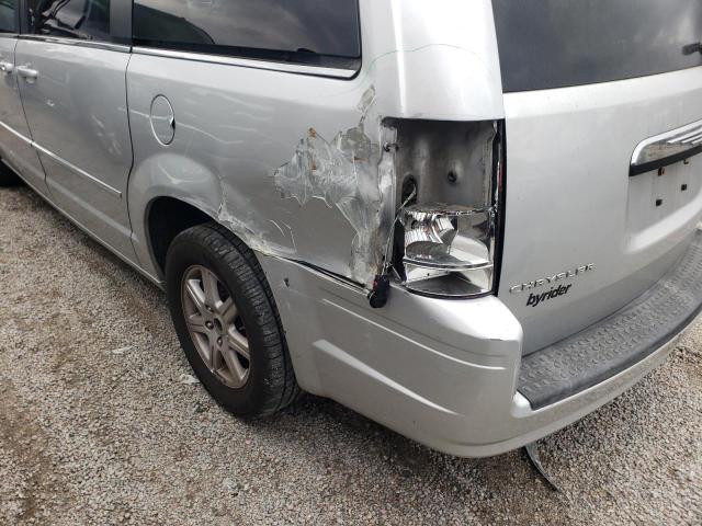 Photo 9 from auction – 2010 CHRYSLER TOWN & COU with VIN 2A4RR5D19AR266681