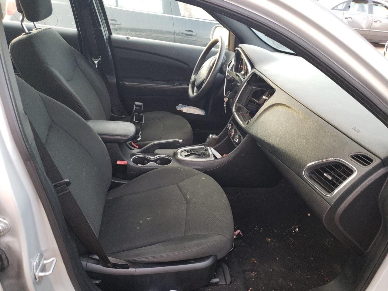Photo 5 from auction – 2012 CHRYSLER 200 LX with VIN 1C3CCBABXCN130394