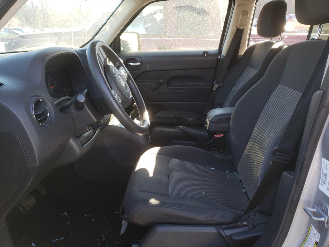 Photo 5 from auction – 2011 JEEP PATRIOT SP with VIN 1J4NT1GA1BD112751