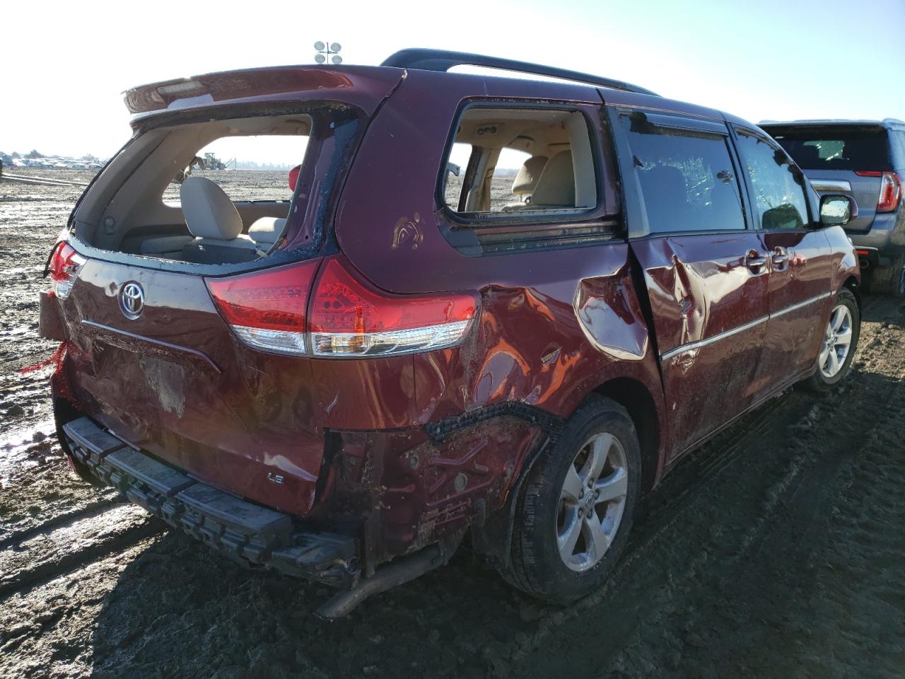 Photo 4 from auction – 2012 TOYOTA SIENNA LE with VIN 5TDKK3DC0CS177593