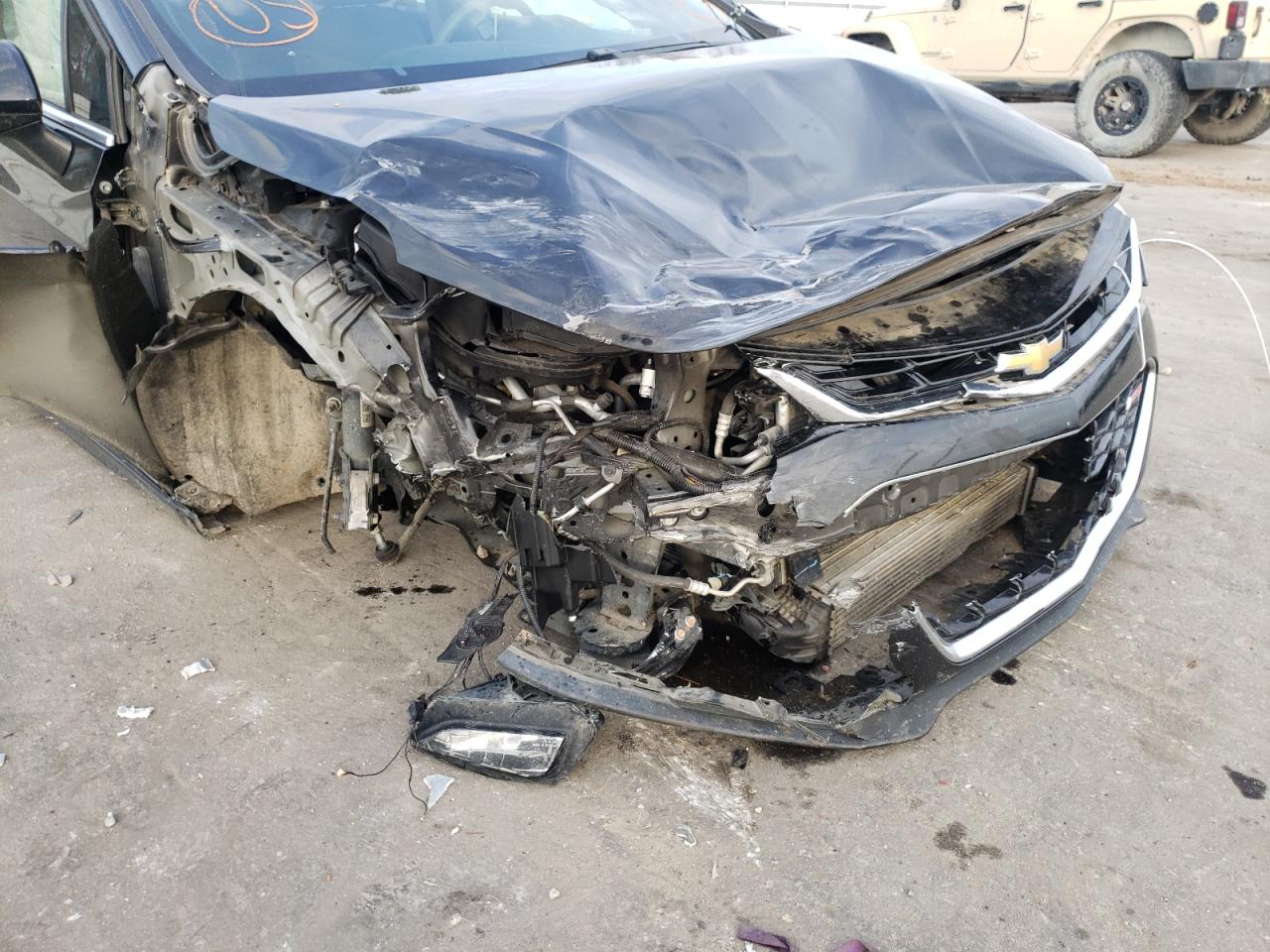 Photo 9 from auction – 2017 CHEVROLET CRUZE with VIN 1G1BE5SM0H7163993