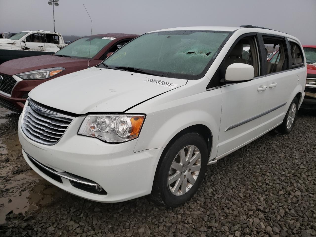 Photo 2 from auction – 2015 CHRYSLER TOWN & COU with VIN 2C4RC1BG7FR706945
