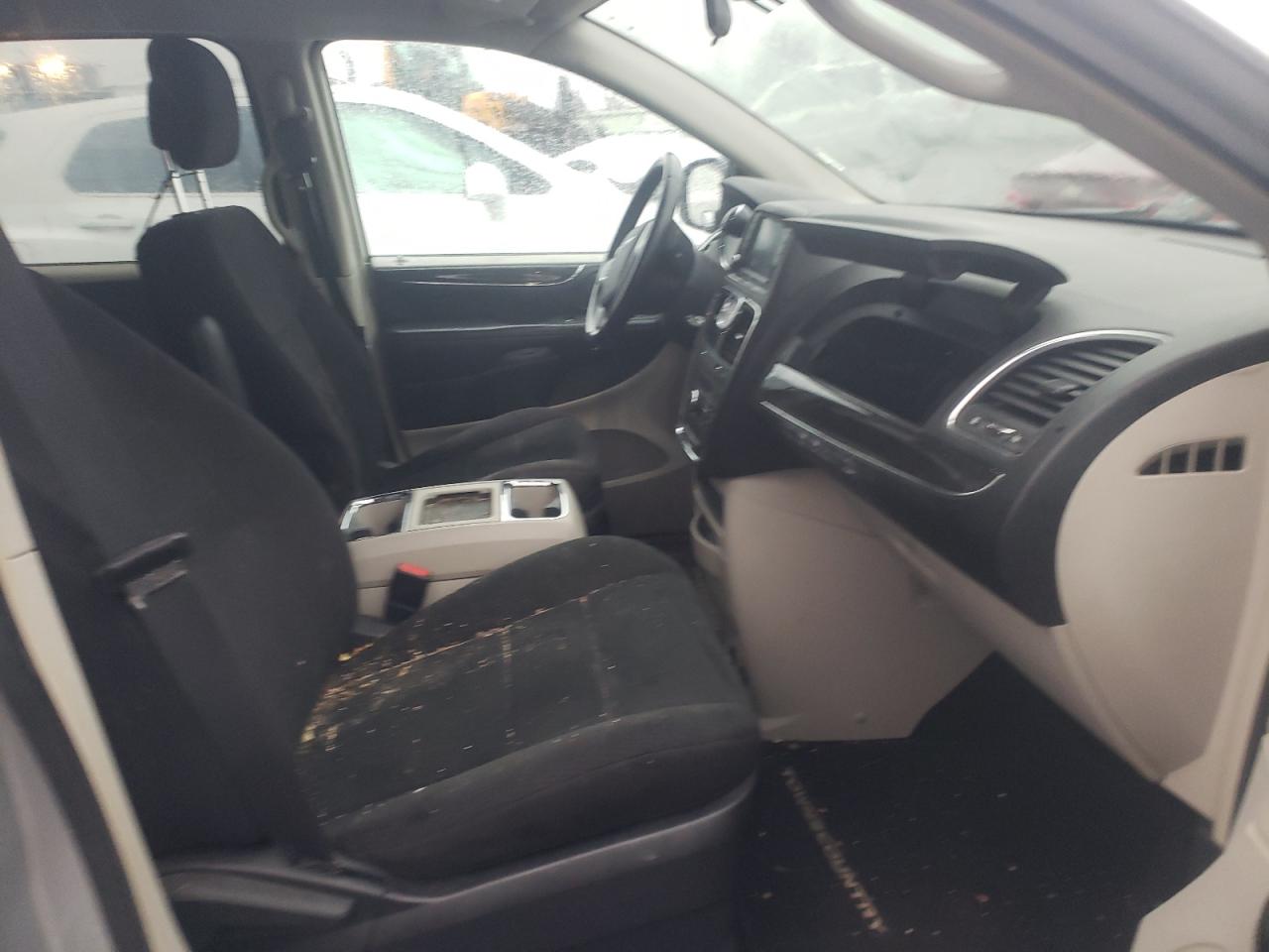 Photo 5 from auction – 2011 CHRYSLER TOWN & COU with VIN 2A4RR5DG7BR775500