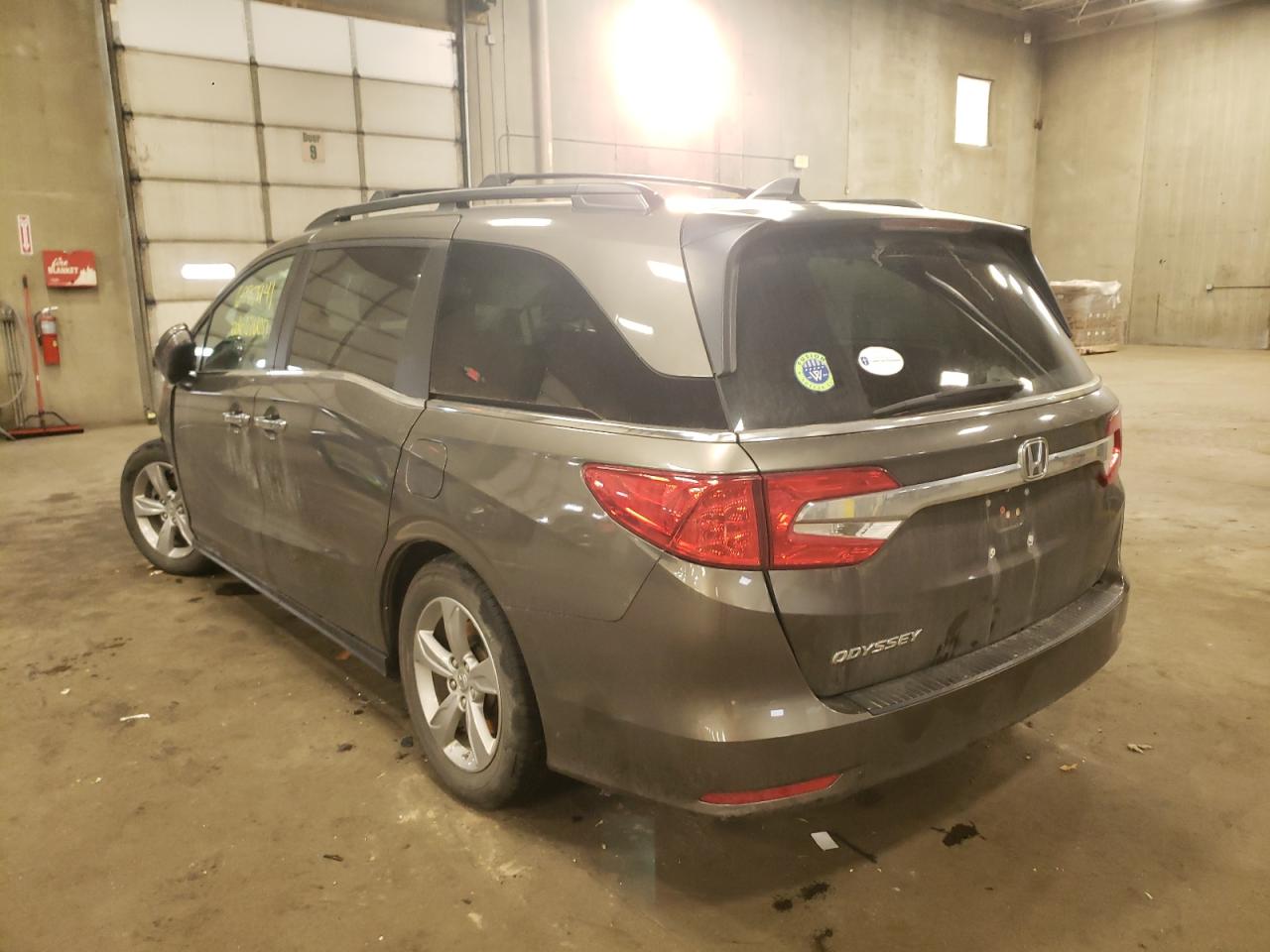 Photo 3 from auction – 2018 HONDA ODYSSEY with VIN 5FNRL6H74JB012951