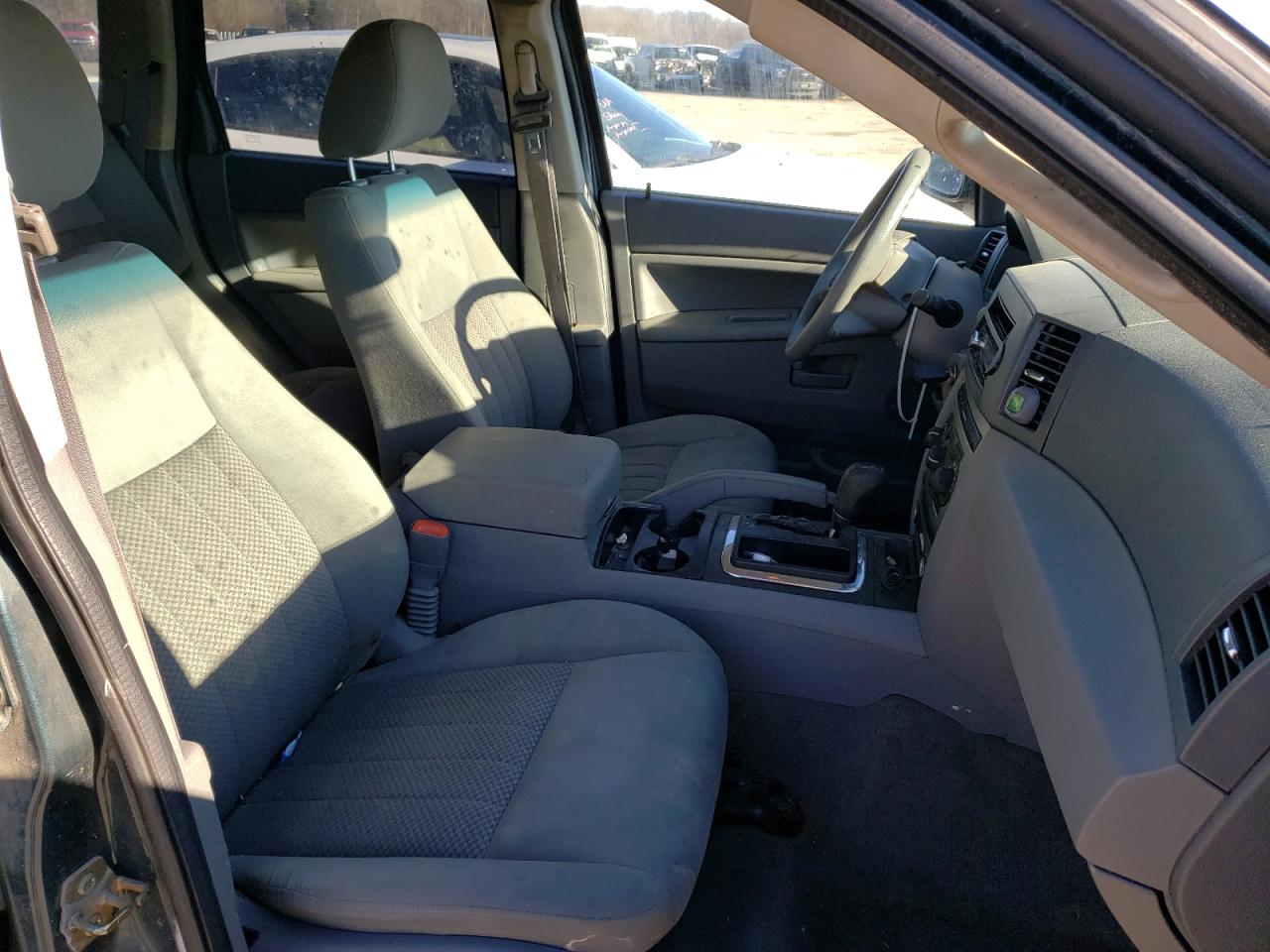 Photo 5 from auction – 2005 JEEP GRAND CHER with VIN 1J4GR48K15C601189