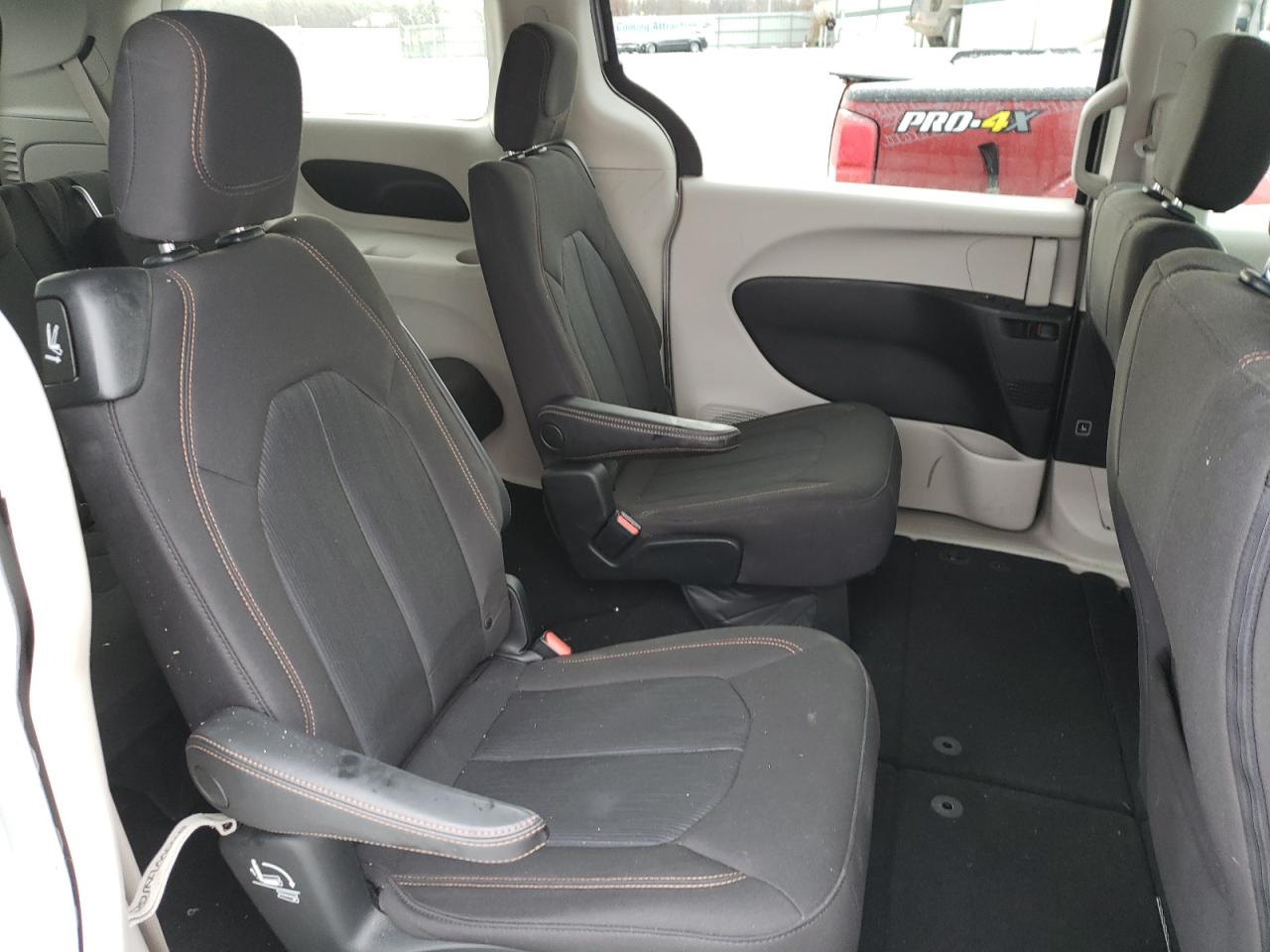 Zdjęcie 6 z aukcji – 2018 CHRYSLER PACIFICA L z VIN 2C4RC1CG5JR107419