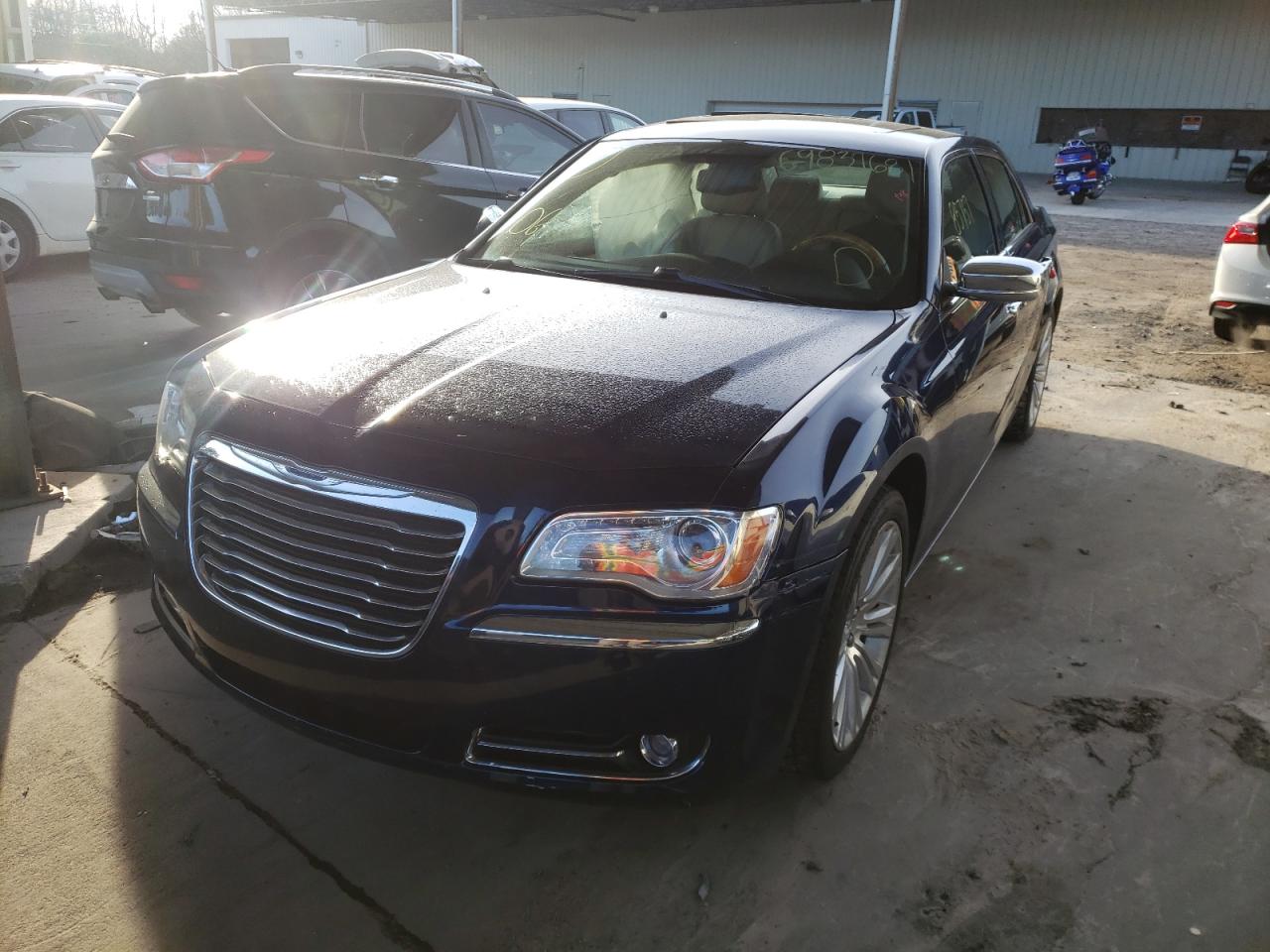 Фото 2 с аукциона – 2013 CHRYSLER 300C с VIN 2C3CCAEG0DH575060