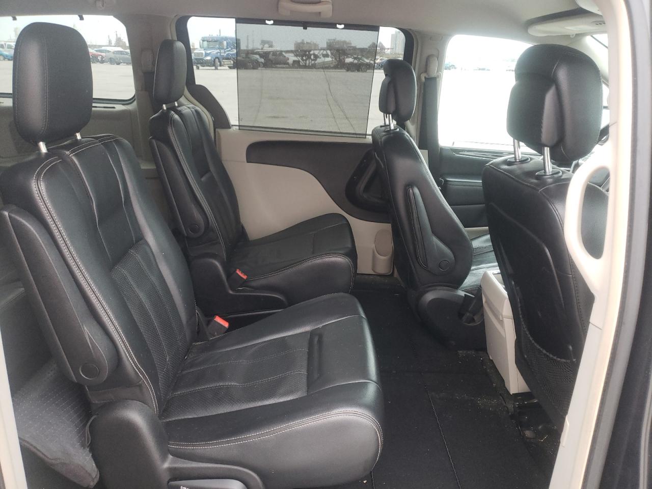 Photo 6 from auction – 2011 CHRYSLER TOWN & COU with VIN 2A4RR8DG3BR758646