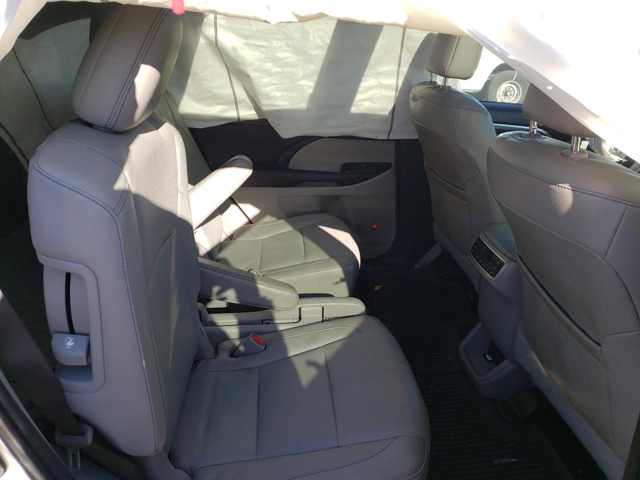 Photo 6 from auction – 2016 TOYOTA HIGHLANDER with VIN 5TDDKRFHXGS309771