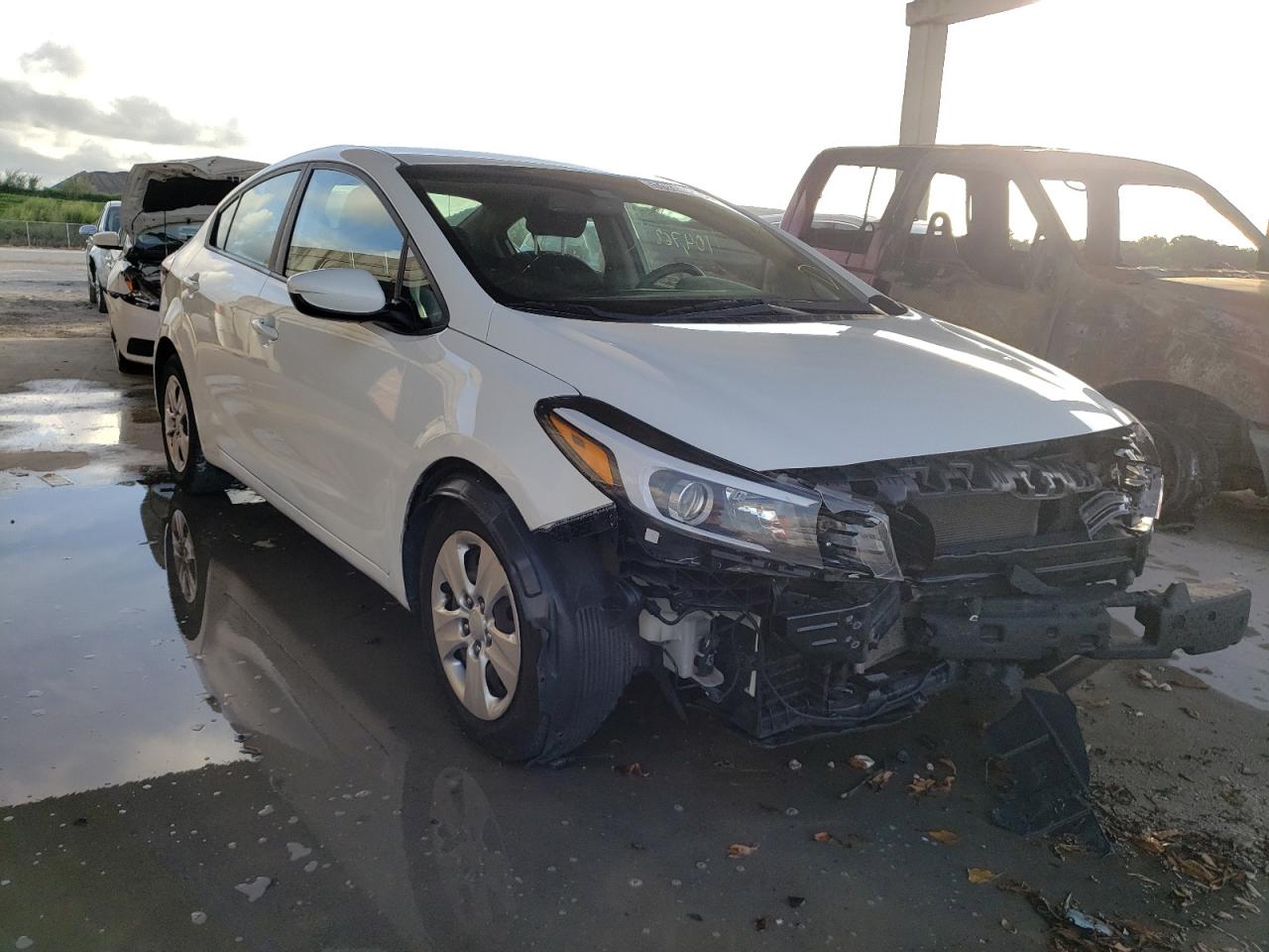 KIA FORTE LX 2018 with VIN 3KPFK4A75JE166482 - Photo from auction