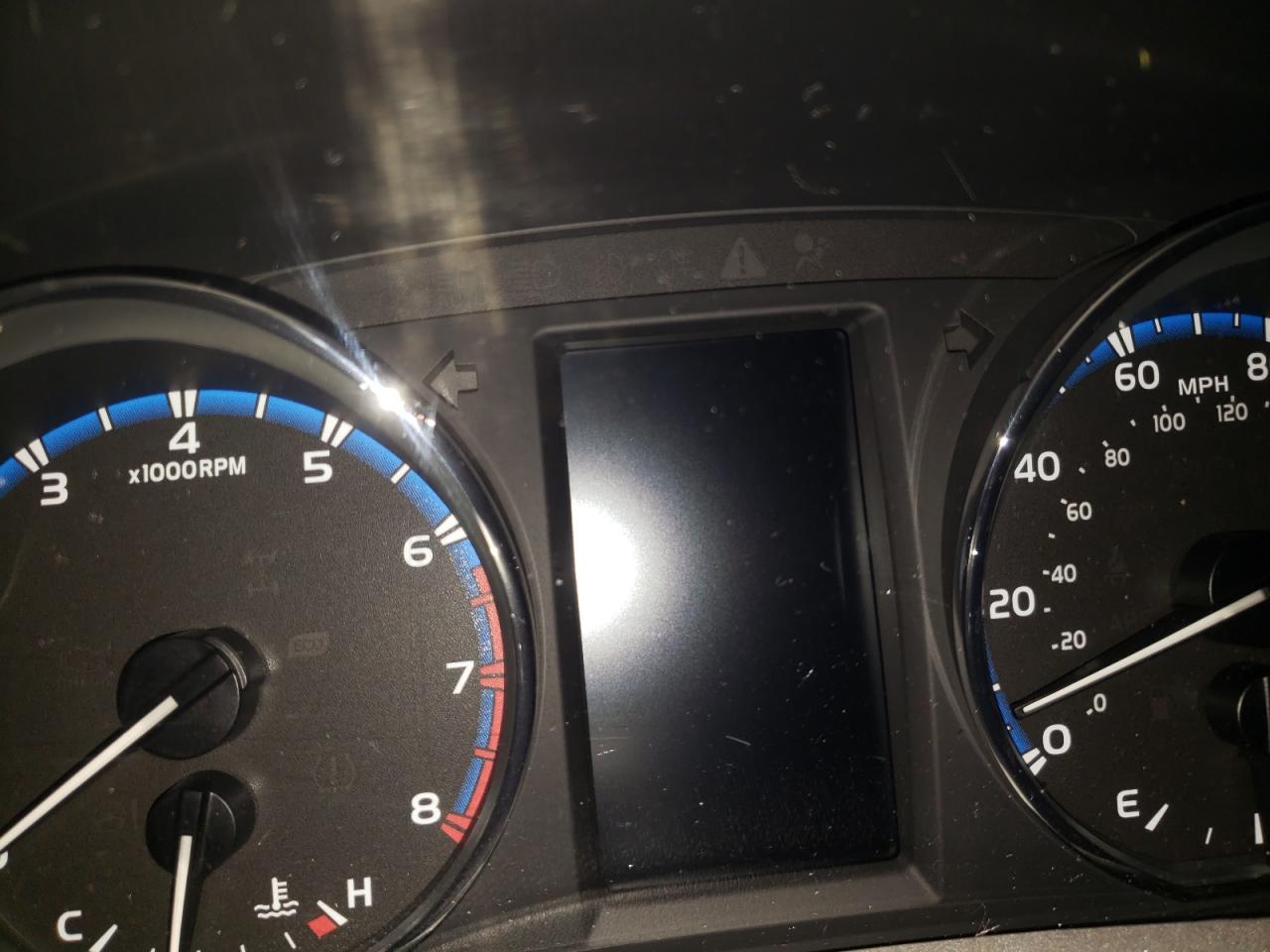 Photo 8 from auction – 2016 TOYOTA RAV4 LIMIT with VIN 2T3DFREV9GW496141