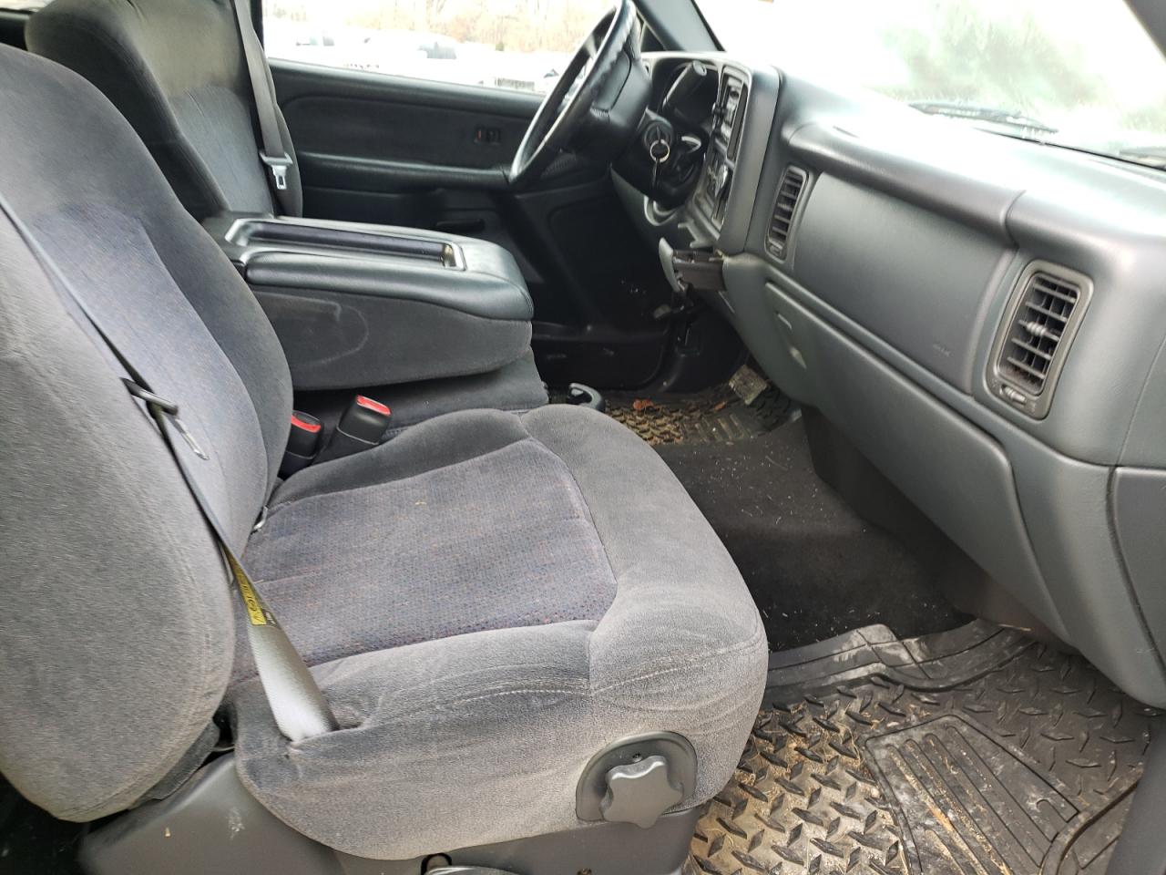 Photo 5 from auction – 2002 CHEVROLET SILVERADO with VIN 2GCEC19V921111185