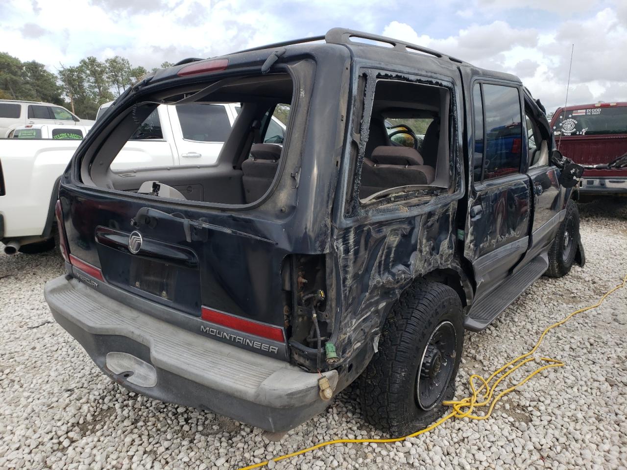 Photo 4 from auction – 2000 MERCURY MOUNTAINEE with VIN 4M2ZU66E6YUJ47973