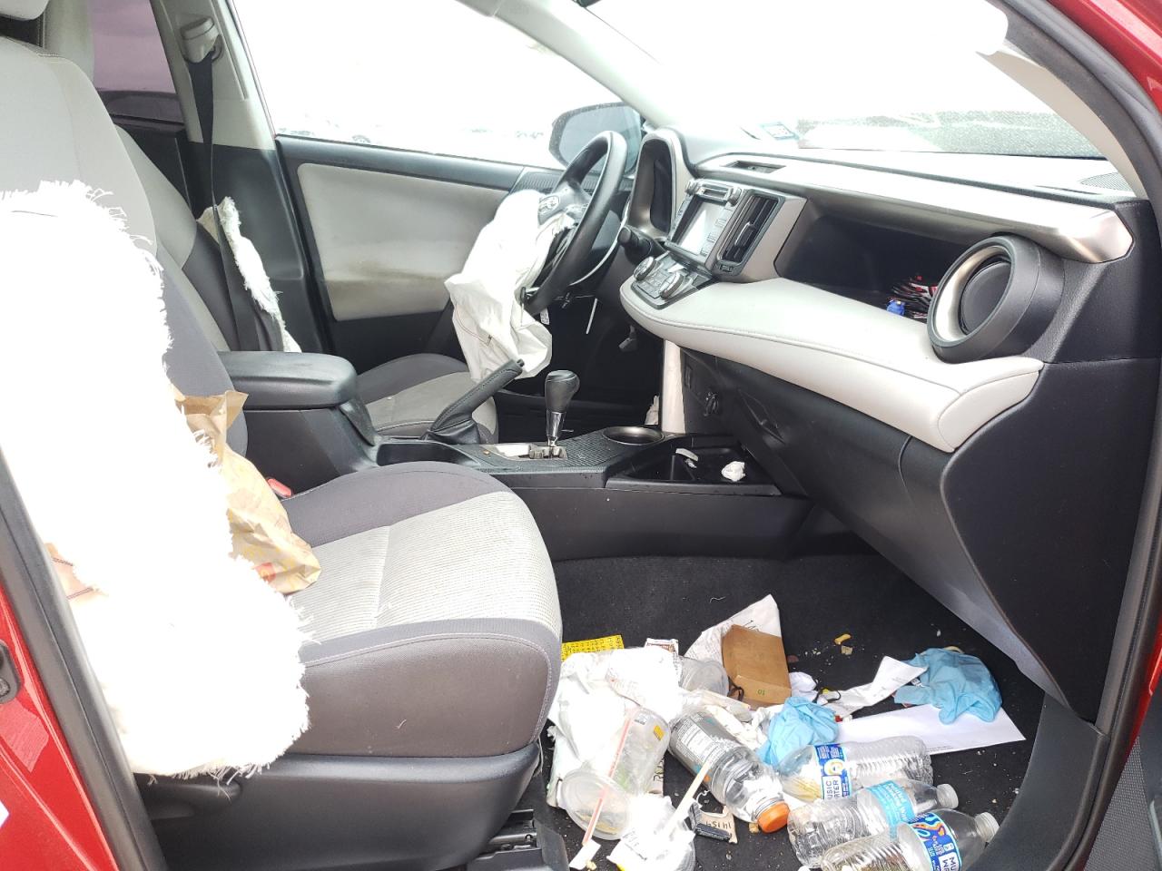 Photo 5 from auction – 2015 TOYOTA RAV4 XLE with VIN JTMWFREV0FJ035304