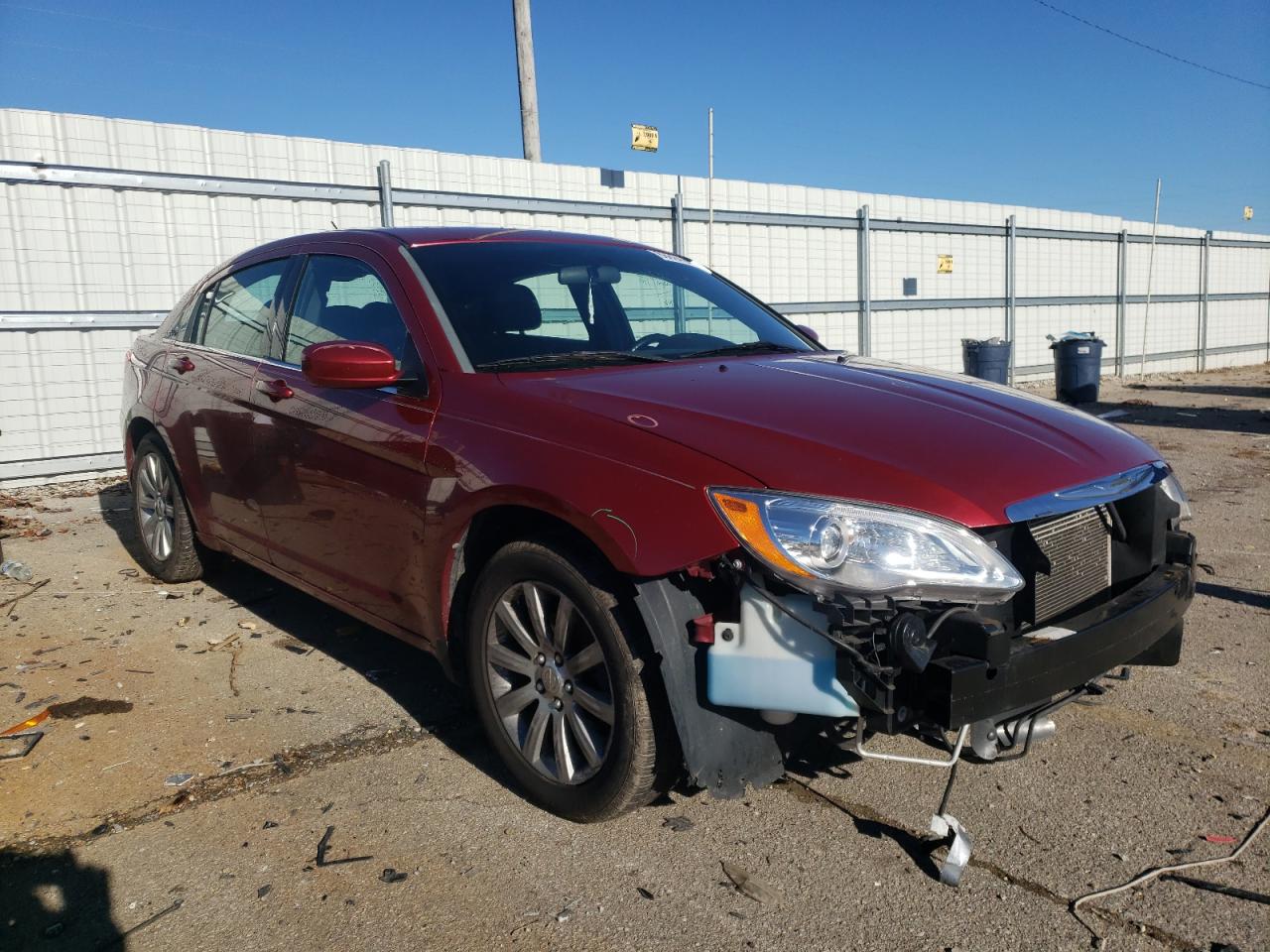 CHRYSLER 200 TOURIN 2013 مع رقم تعريف المركبة 1C3CCBBB5DN611752 - صورة من المزاد