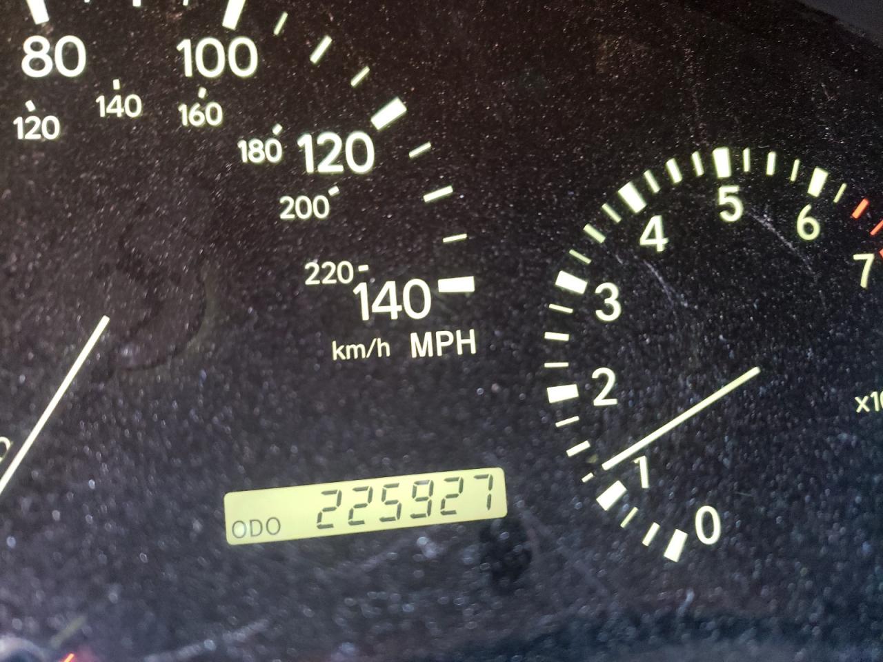 Photo 8 from auction – 2000 LEXUS RX 300 with VIN JT6HF10U7Y0138597