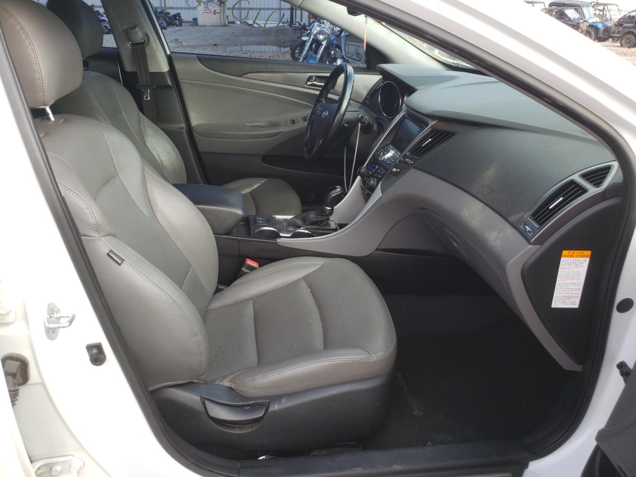 Photo 5 from auction – 2015 HYUNDAI SONATA HYB with VIN KMHEC4A49FA135403