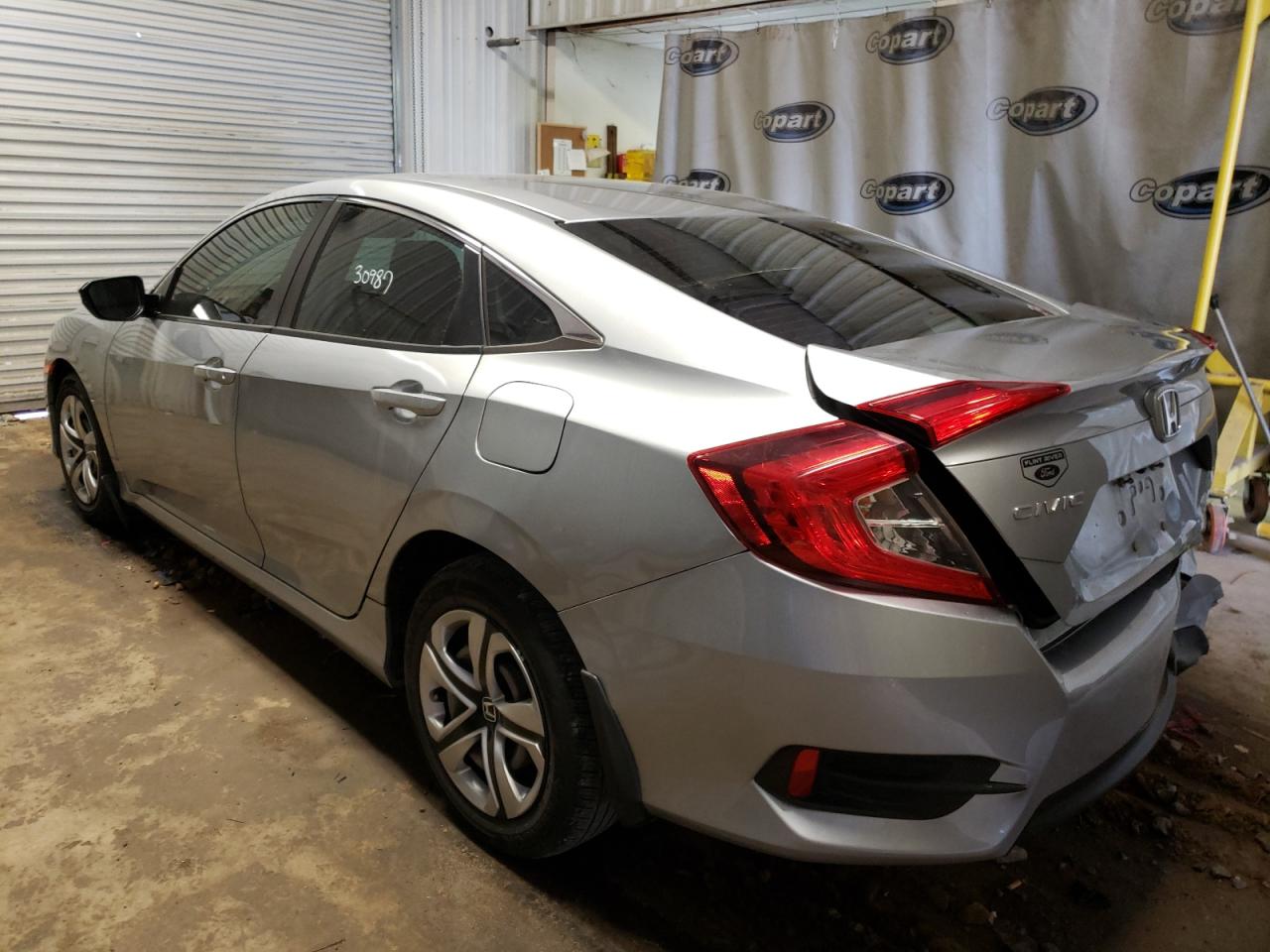 Photo 3 from auction – 2017 HONDA CIVIC LX with VIN 19XFC2F51HE033902