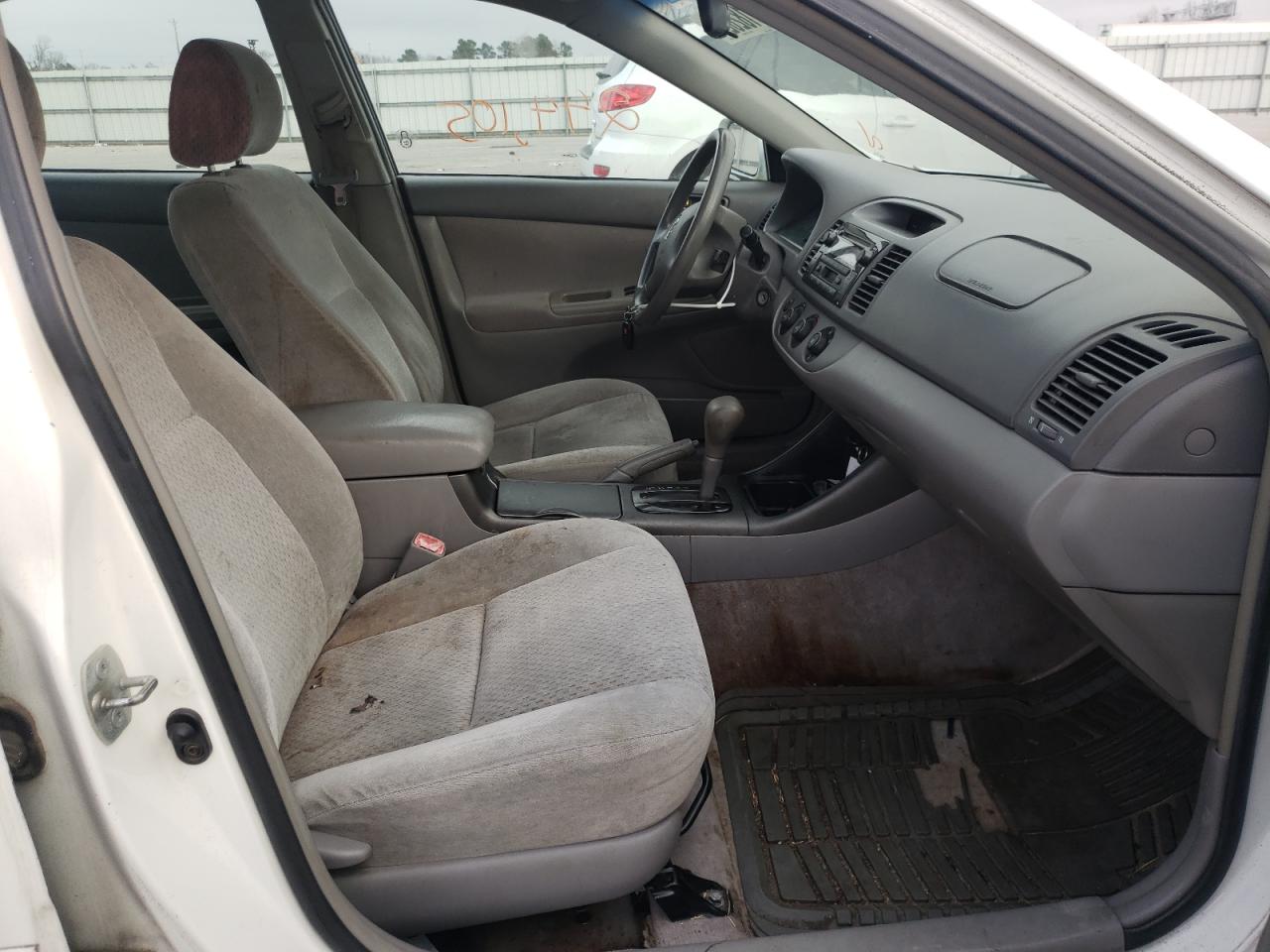 Photo 5 from auction – 2004 TOYOTA CAMRY LE with VIN 4T1BE32K64U359387