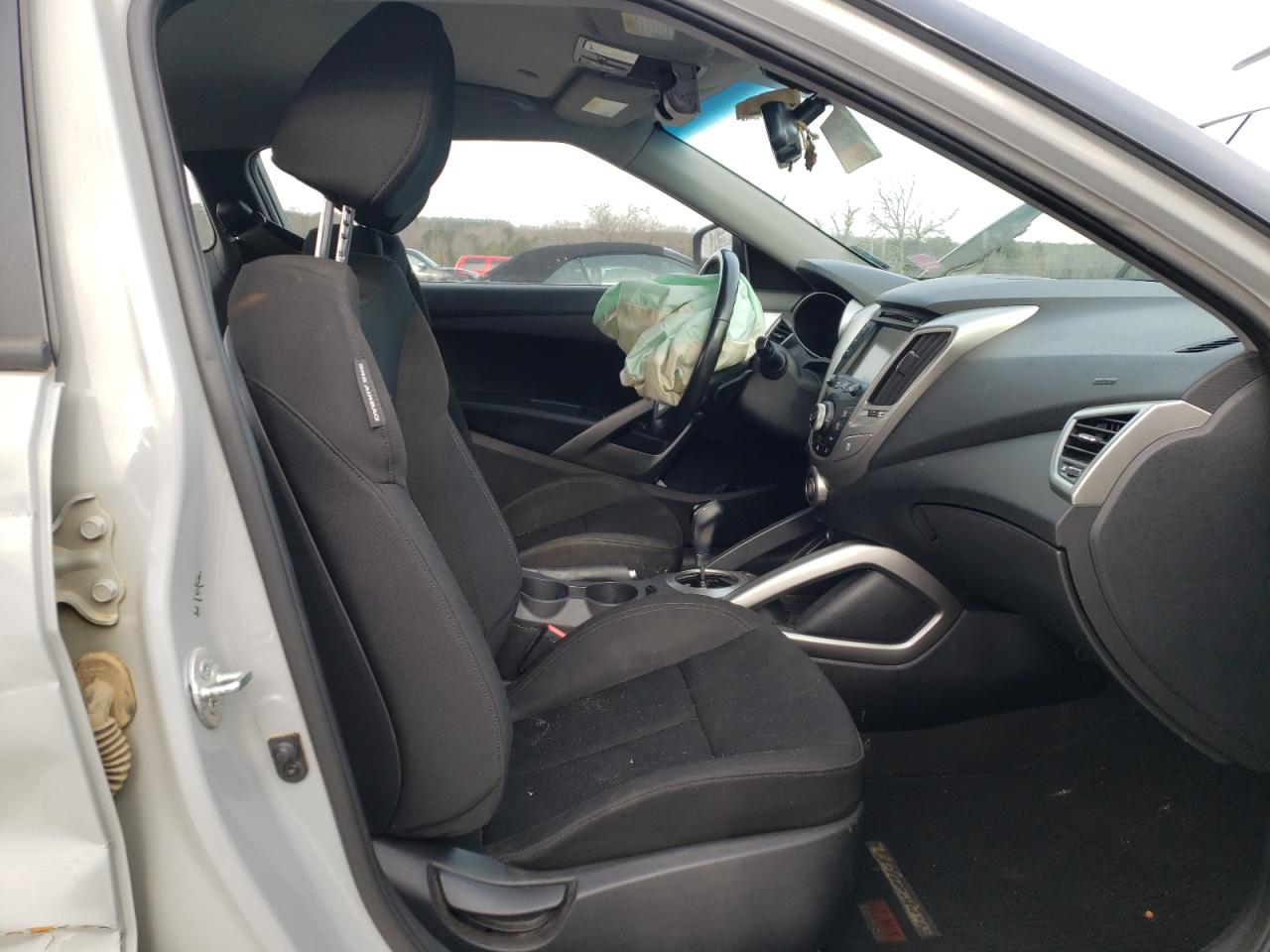 Photo 5 from auction – 2013 HYUNDAI VELOSTER with VIN KMHTC6ADXDU161197