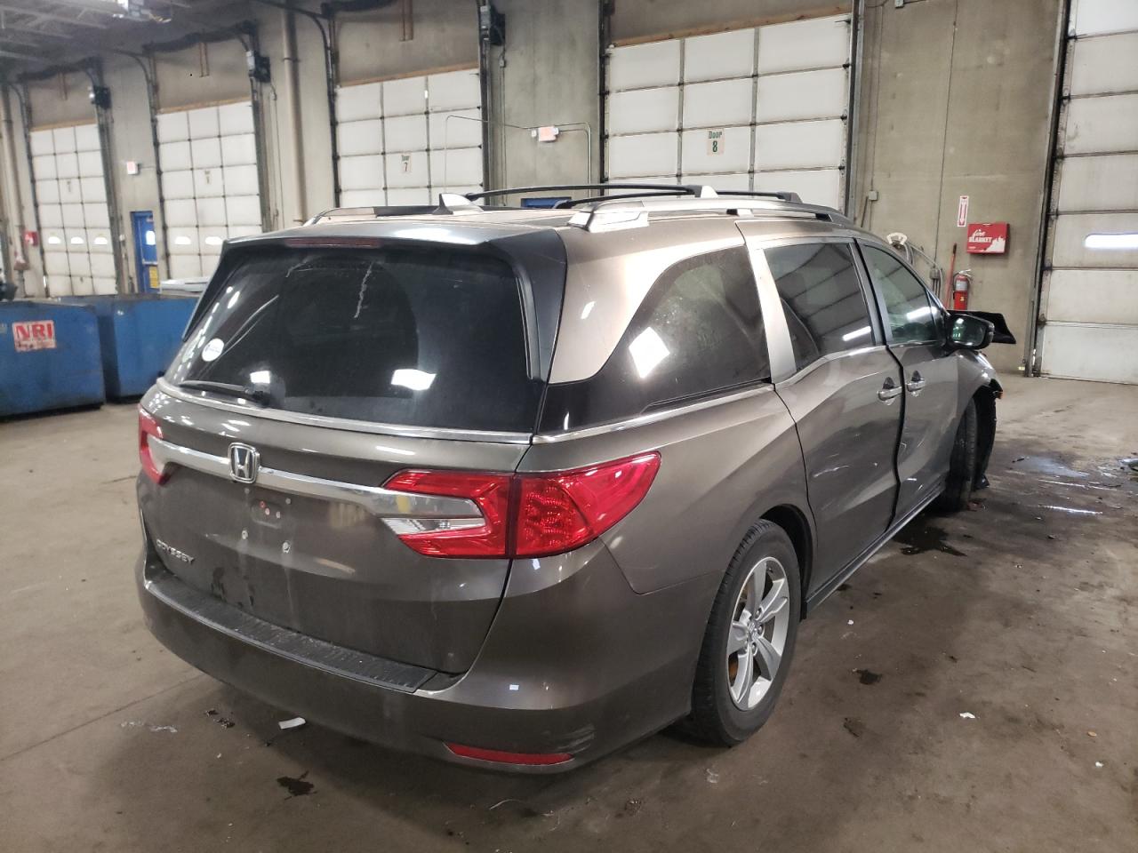 Photo 4 from auction – 2018 HONDA ODYSSEY with VIN 5FNRL6H74JB012951