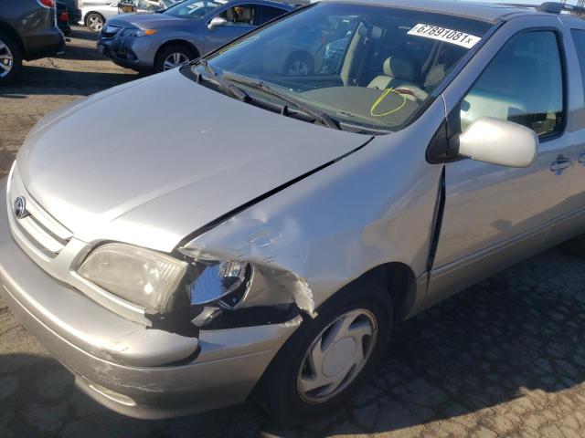 Photo 9 from auction – 2001 TOYOTA SIENA with VIN 4T3ZF13C21U320533