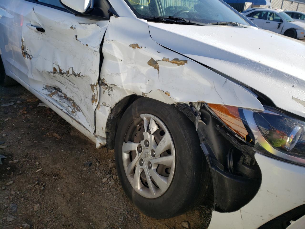 Photo 9 from auction – 2017 HYUNDAI ELANTRA SE with VIN 5NPD74LF6HH100963