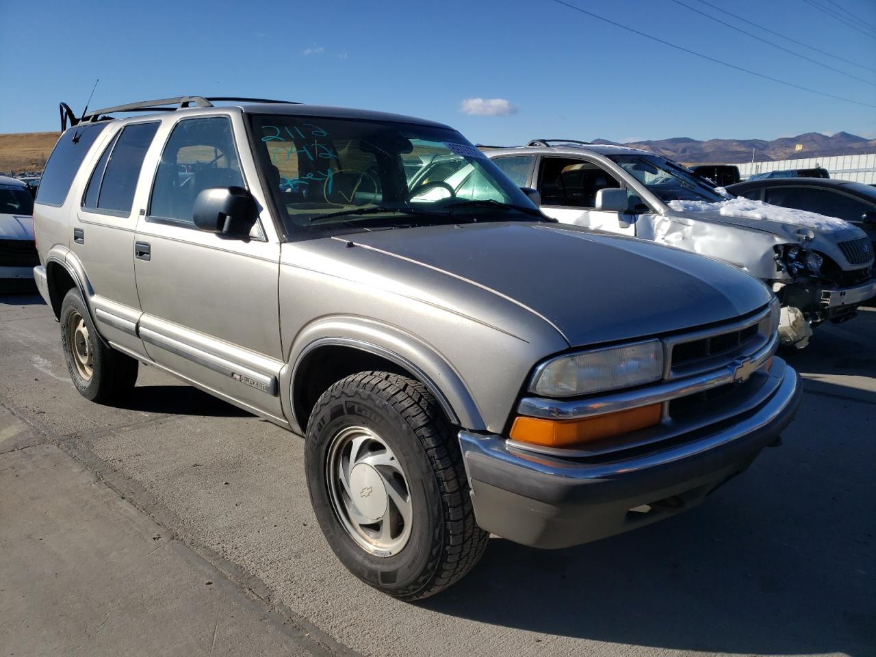 CHEVROLET BLAZER 2001 with VIN 1GNDT13W912151222 - Photo from auction